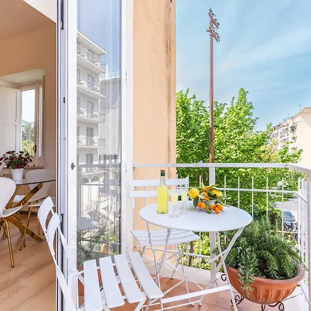 Lägenhet 3 Bedroom 1,5 Bt Flat Balcony A C Wi-fi *