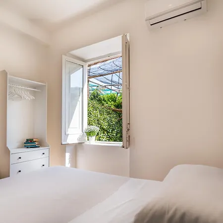 3 Bedroom 1,5 Bt Flat Balcony A C Wi-fi *